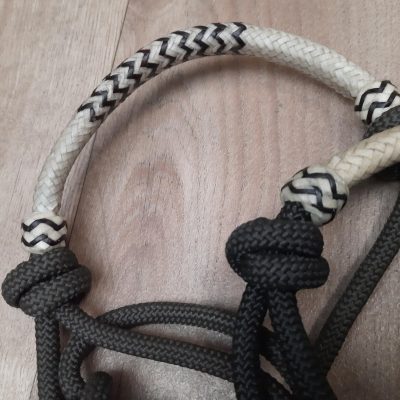 Naruriimu GVR Rope Halter w/Rawhide